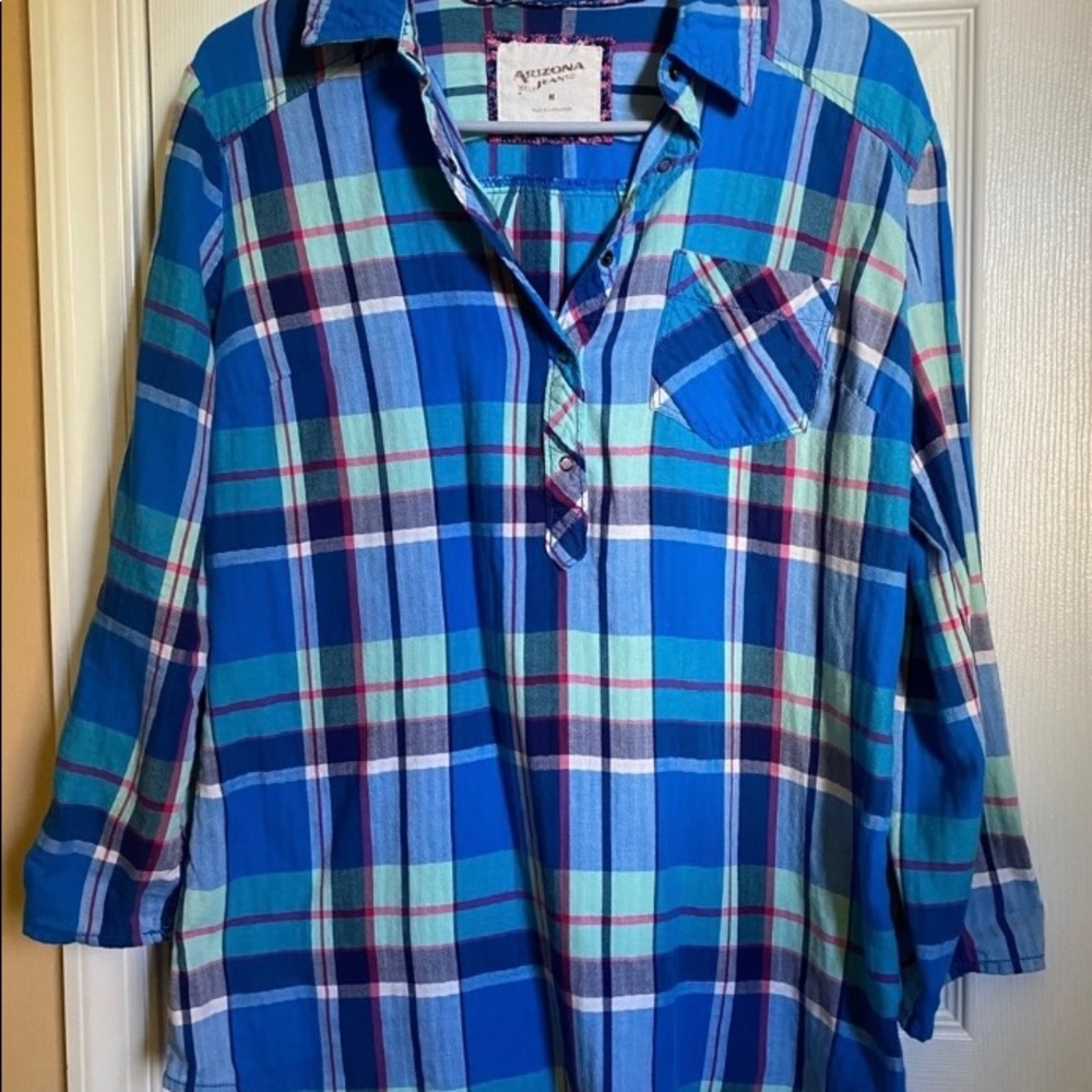 Flannel shirts, various sizes. Arizona & Old Navy.